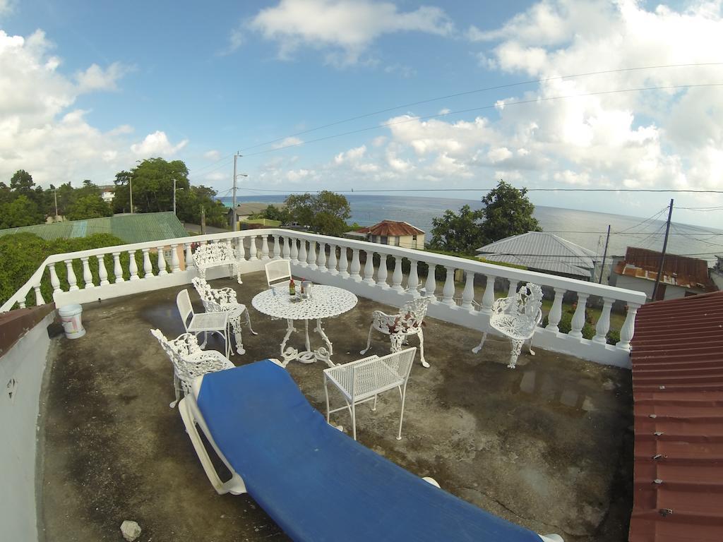 Tina'S Guest House Ocho Rios Exterior photo