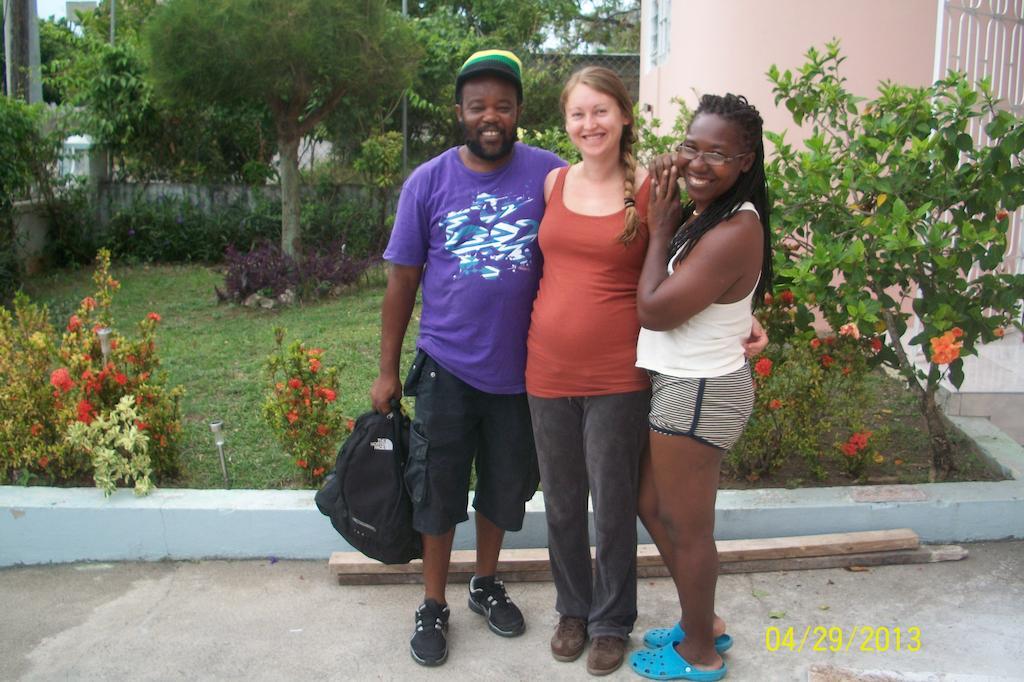 Tina'S Guest House Ocho Rios Exterior photo